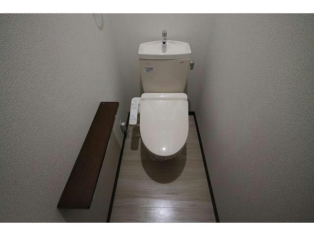 トイレ　他号室の写真になります。
