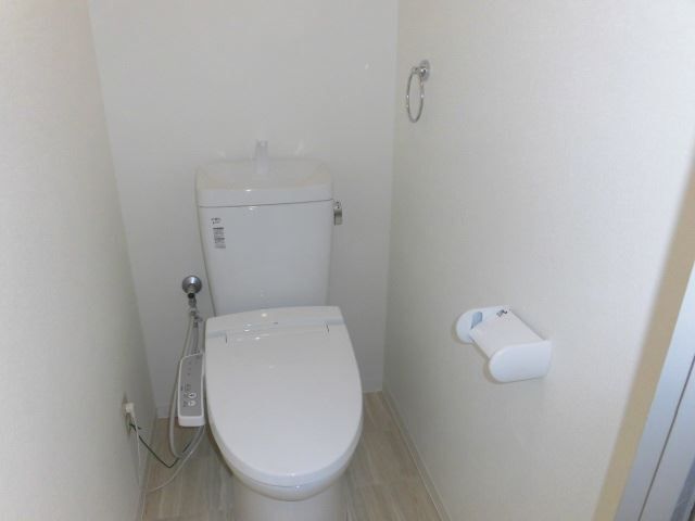トイレ　ウォシュレット付き