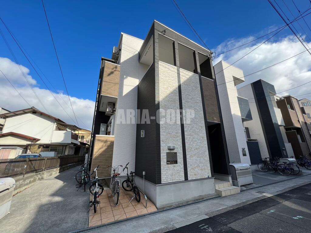 建物外観　2016年完成、大手ハウスメーカー施工のデザイナーズアパート