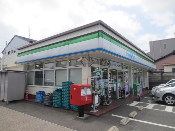 コンビニ　ファミリーマート（コンビニ）まで190m