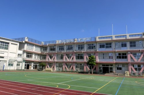 小学校　世田谷区立八幡小学校（小学校）まで279m