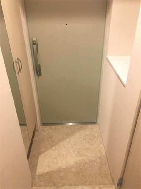 玄関　※別部屋の参考写真です。