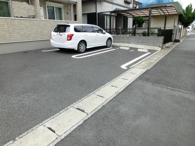 駐車場　敷地内駐車場