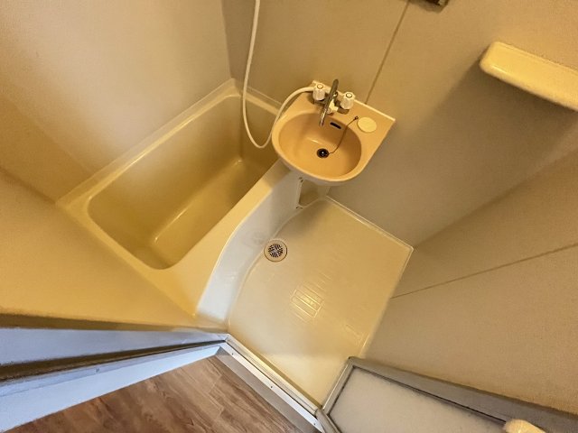 バス・シャワールーム　コンパクトで使いやすいお風呂です