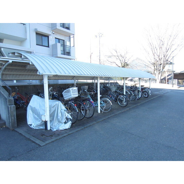 駐車場　建物横側