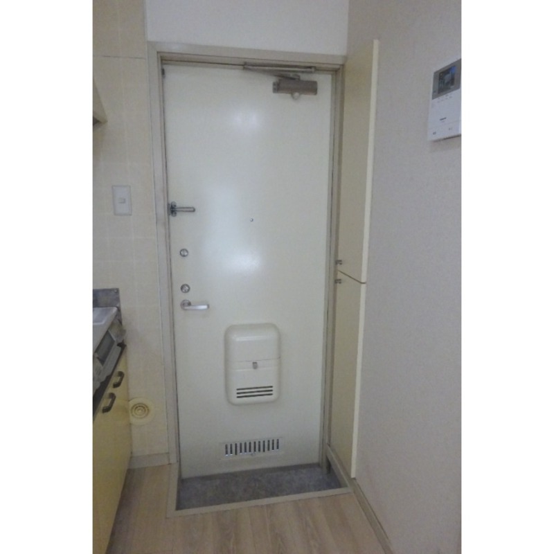 玄関　＊別号室の写真です。