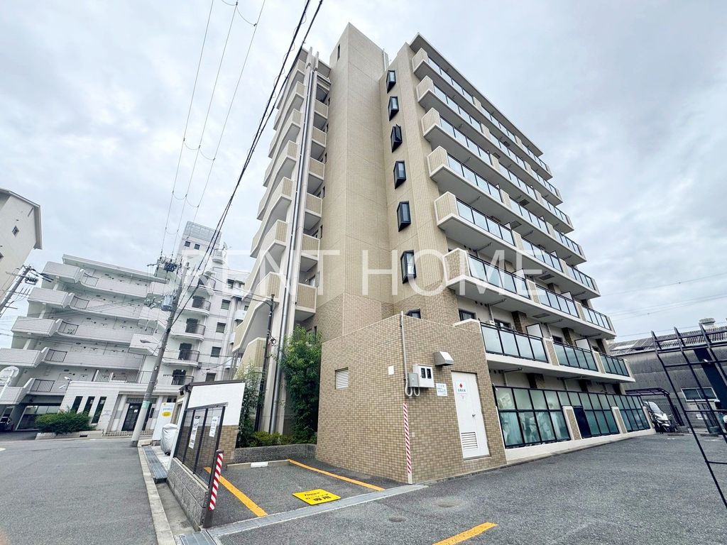 建物外観　鉄筋コンクリート造8階建てマンションです