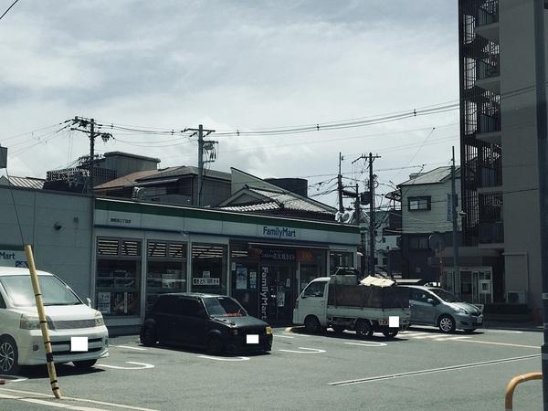 コンビニ　ファミリーマート（コンビニ）まで215m