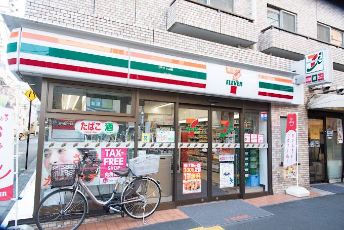 コンビニ　セブンイレブン 根津駅前店（コンビニ）まで492m