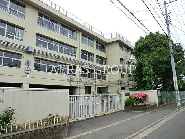中学校　世田谷区立上祖師谷中学校（中学校）まで1050m