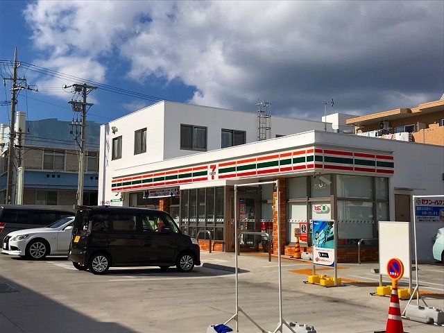 コンビニ　セブン北谷北前1丁目店（コンビニ）まで1m