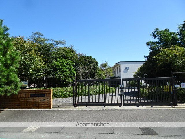 小学校　六合東小学校（小学校）まで884m