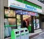 コンビニ　ファミリーマート 九段南二丁目店（コンビニ）まで695m