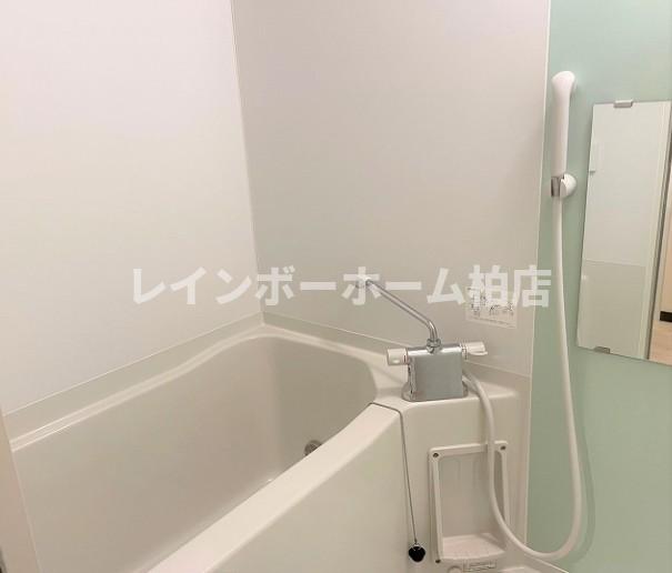 バス・シャワールーム　落ち着いた空間のお風呂です