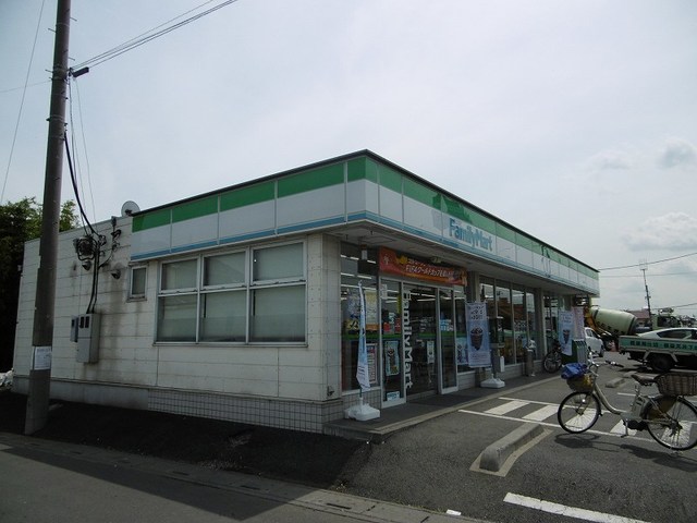 コンビニ　ファミリーマート（コンビニ）まで120m