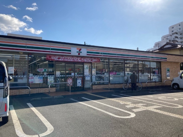 コンビニ　セブンイレブン三芳藤久保東店（コンビニ）まで383m