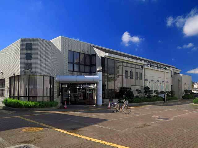 図書館　三芳町立中央図書館（図書館）まで430m