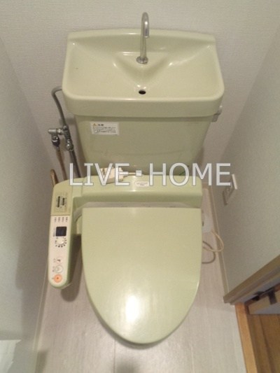 ＪＲ総武線 荻窪駅 徒歩15分 3階建 築25年のトイレ写真
