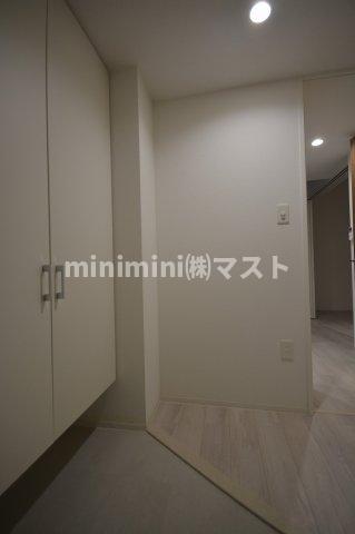 玄関　階数・号室によって室内カラーバリエーション異なります。
