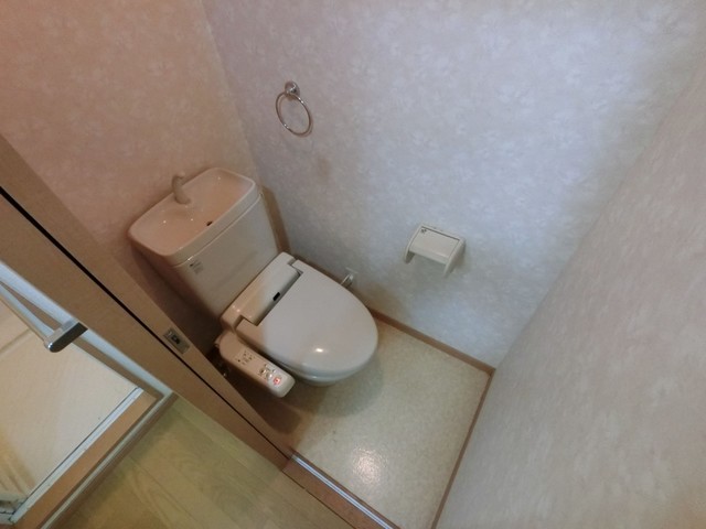 トイレ　同タイプ別部屋の写真です。現況優先