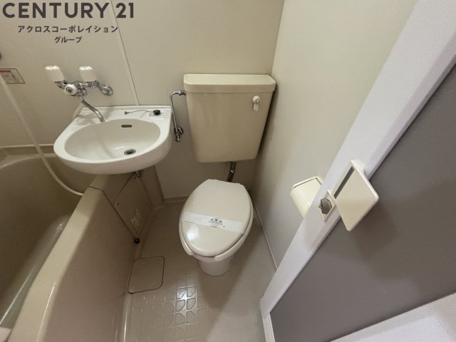 阪急神戸線 西宮北口駅 徒歩13分 3階建 築39年のトイレ写真
