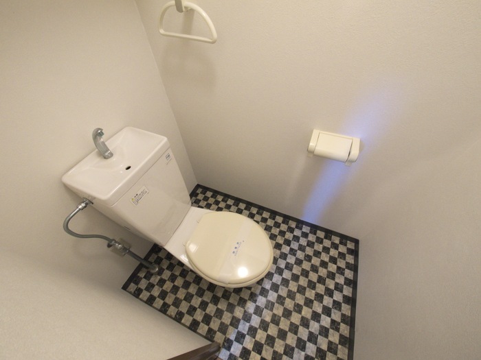 地下鉄烏丸線 今出川駅 徒歩3分 4階建 築25年のトイレ写真
