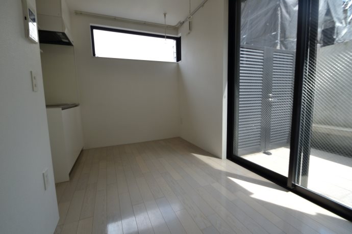 京王線 笹塚駅 徒歩4分 4階建 築12年の居間写真