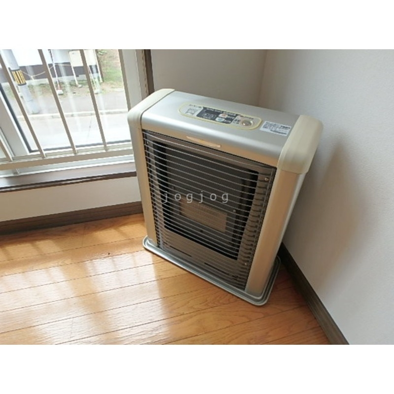 その他設備　冬はあったか石油ストーブです。