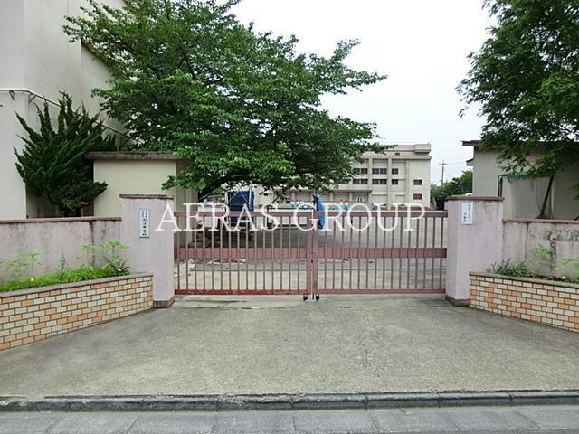 中学校　足立区立渕江中学校（中学校）まで388m