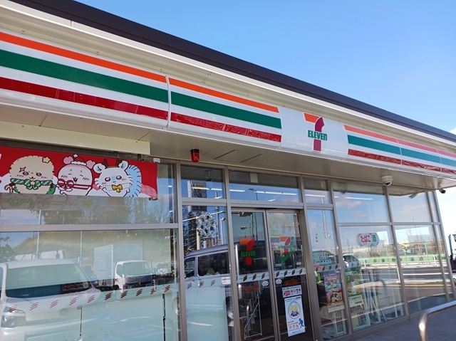 コンビニ　セブンイレブン（コンビニ）まで950m