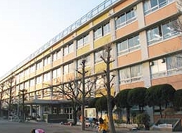 小学校　三鷹市立第三小学校（小学校）まで622m