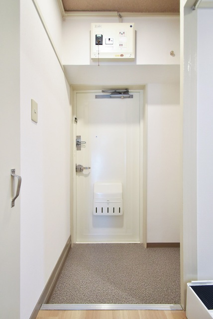 UR萱場の玄関写真