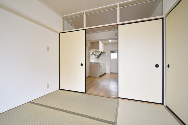 UR萱場の居間写真