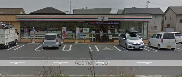 コンビニ　セブンイレブン（コンビニ）まで689m