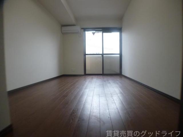 ウィズ大宮通の居間写真
