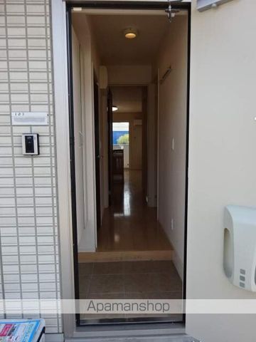 ＪＲ東海道本線 焼津駅 バス乗車時間：12分 最寄りバス停で下車 徒歩8分 2階建 築12年の玄関写真