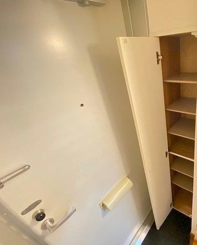 玄関　同タイプ部屋の写真となり設備等は現況と異なる場合があります