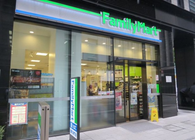 コンビニ　ファミリーマート 日本橋本町店（コンビニ）まで515m