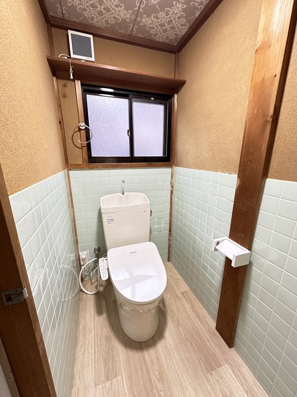 横浜市栄区長沼町 戸建のトイレ写真