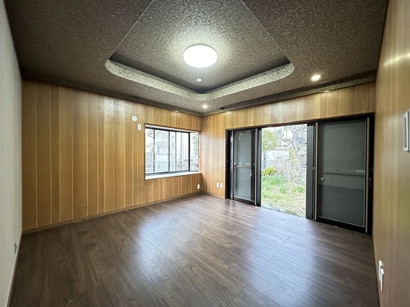 横浜市栄区長沼町 戸建の居間写真