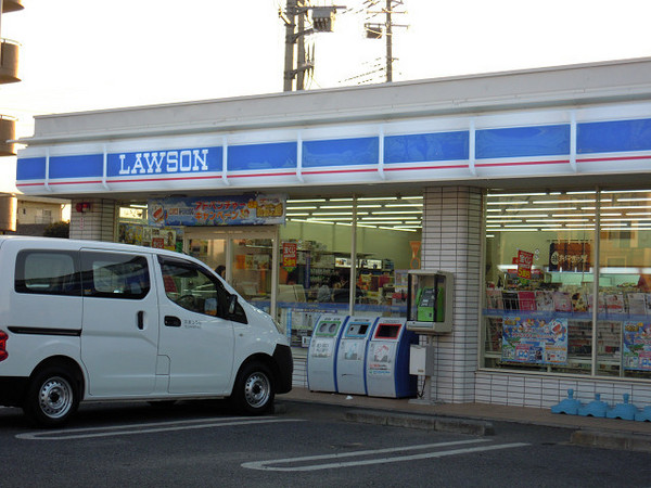 コンビニ　ローソン吉川高富一丁目店（コンビニ）まで851m