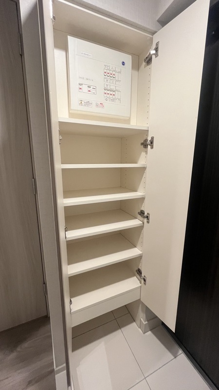 玄関　玄関収納もあります