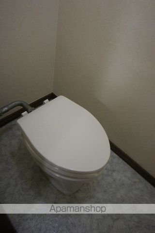 地下鉄東豊線 東区役所前駅 徒歩14分 3階建 築34年のトイレ写真