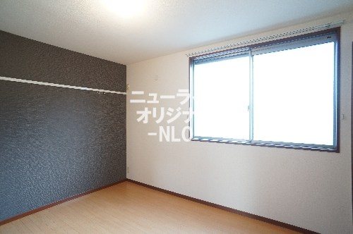 その他部屋・スペース　アクセントクロスが特徴の洋室です☆