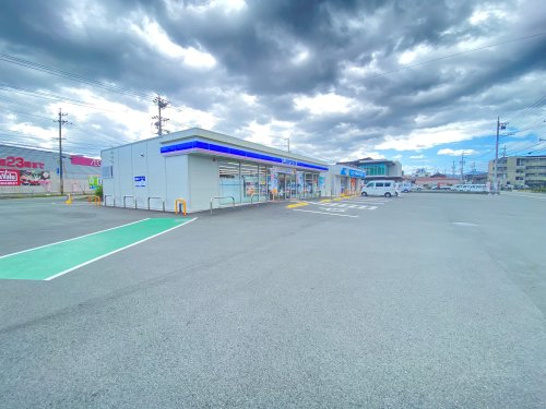 コンビニ　ローソン郷津店（コンビニ）まで320m