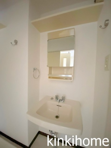 洗面設備　写真は別のお部屋のものでございます