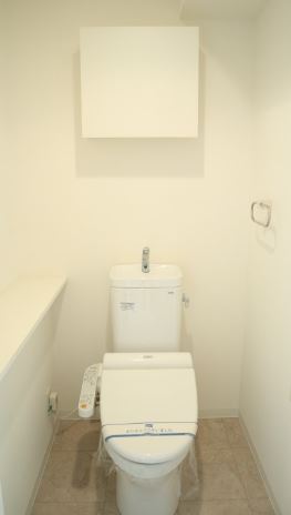 京急本線 梅屋敷駅 徒歩14分 4階建 築13年のトイレ写真