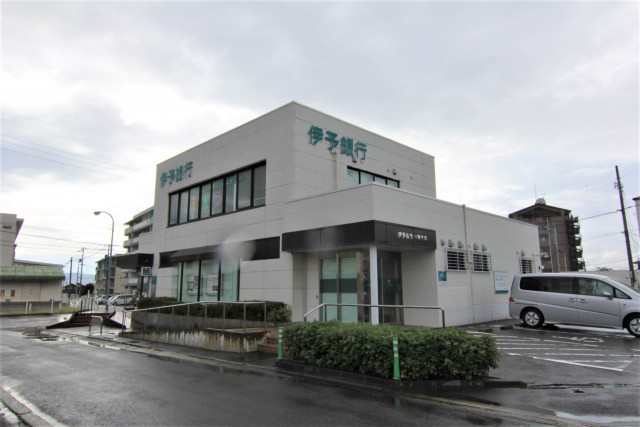 銀行　伊予銀行牛渕支店（銀行）まで997m