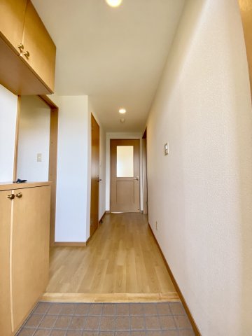 玄関　※同物件　別のお部屋の写真です。