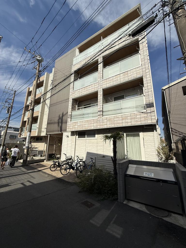 建物外観　最上階右側のお部屋です！！